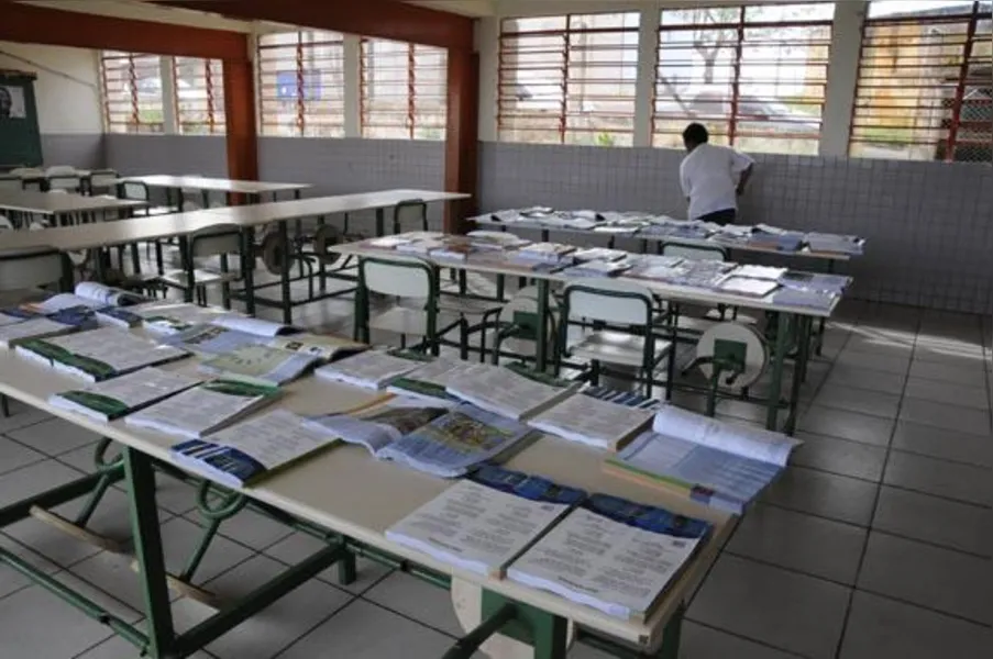 Escola retoma aulas após temporal
