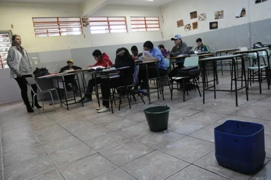 Escola retoma aulas após temporal