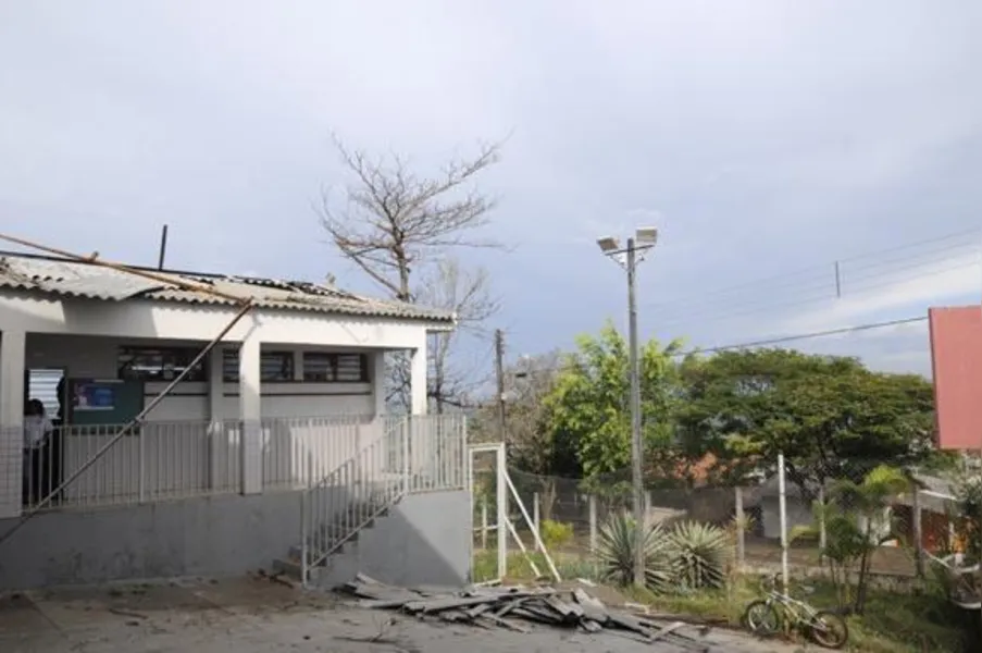 Escola retoma aulas após temporal