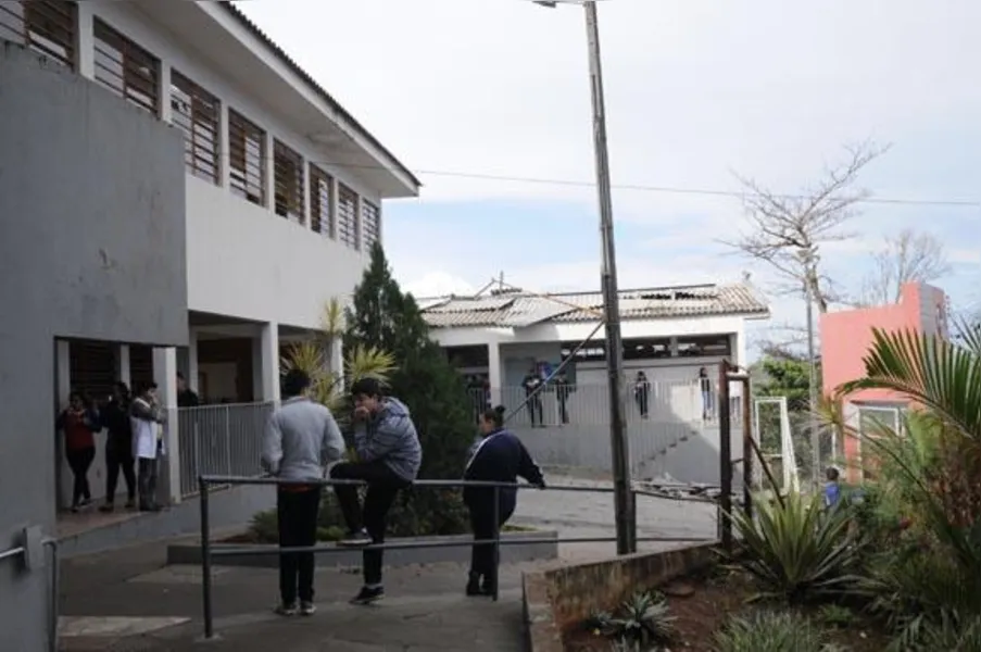 Escola retoma aulas após temporal