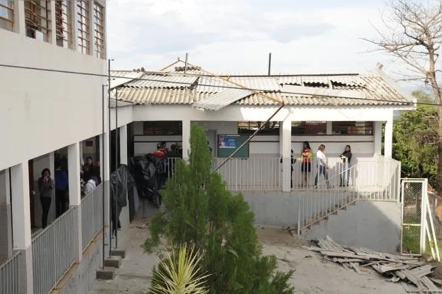 Escola retoma aulas após temporal
