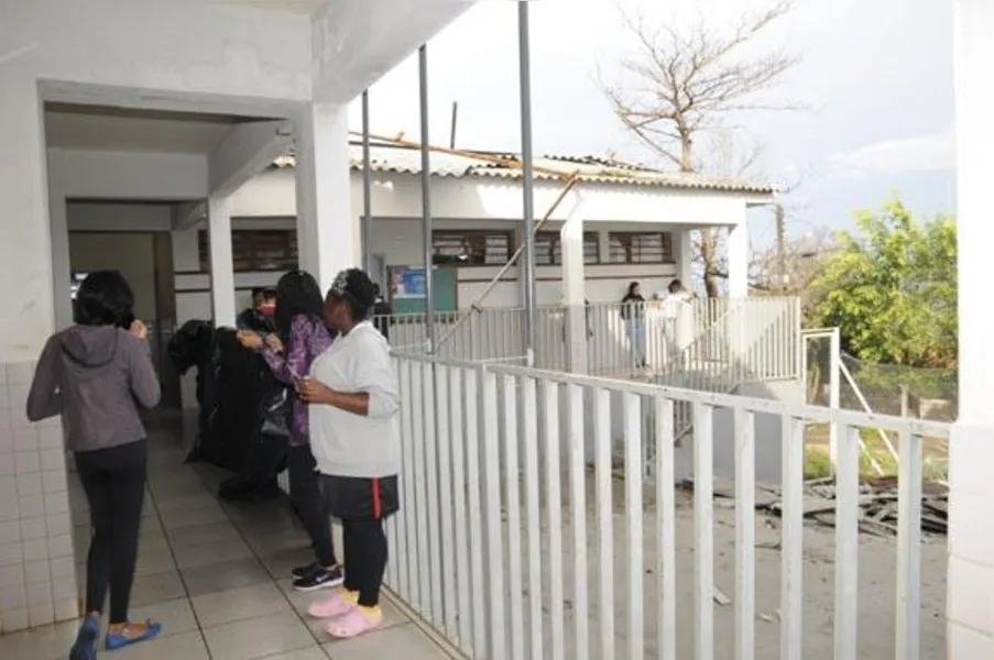 Escola retoma aulas após temporal