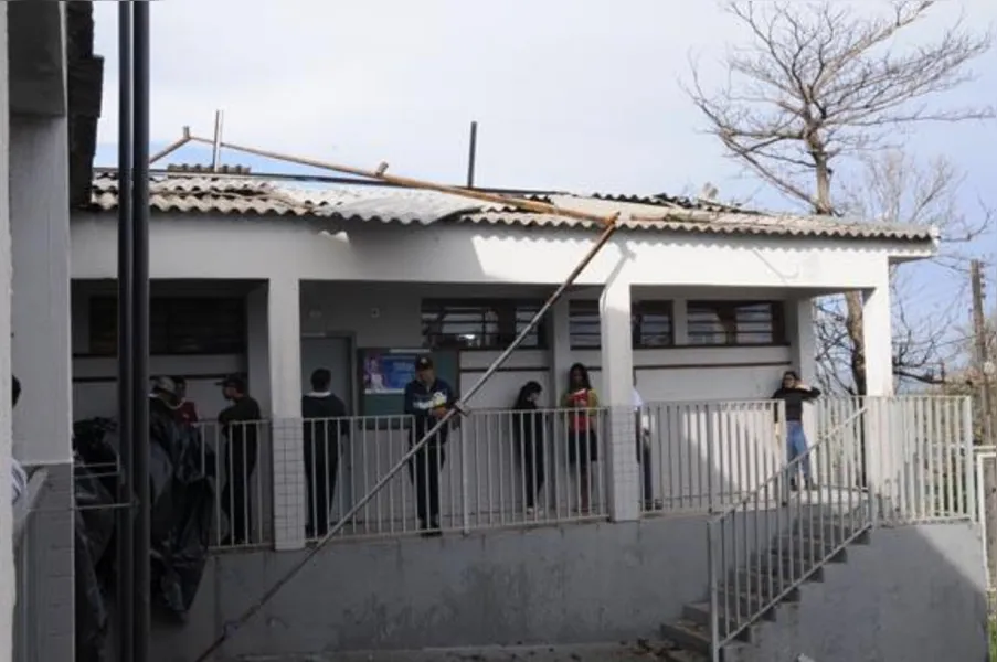 Escola retoma aulas após temporal