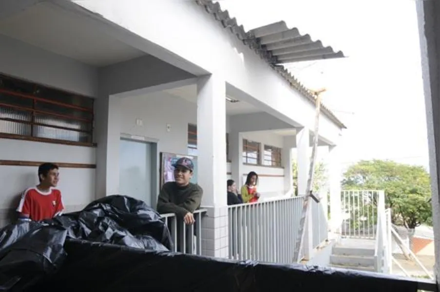 Escola retoma aulas após temporal