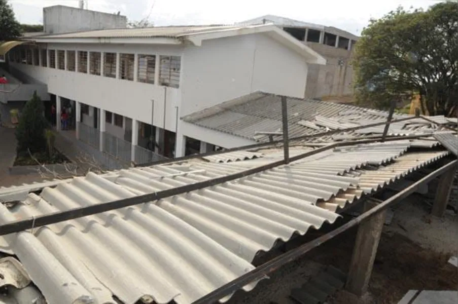 Escola retoma aulas após temporal