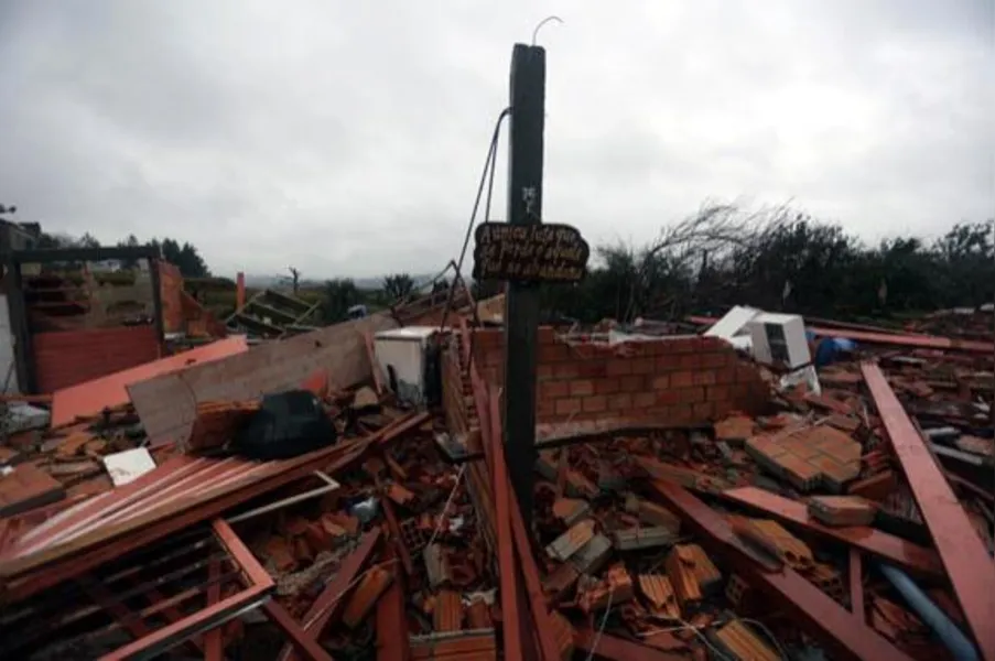 ÁGUAS DE JULHO - Após tornado, enchente amedronta moradores