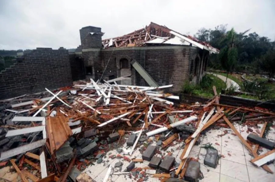 ÁGUAS DE JULHO - Após tornado, enchente amedronta moradores
