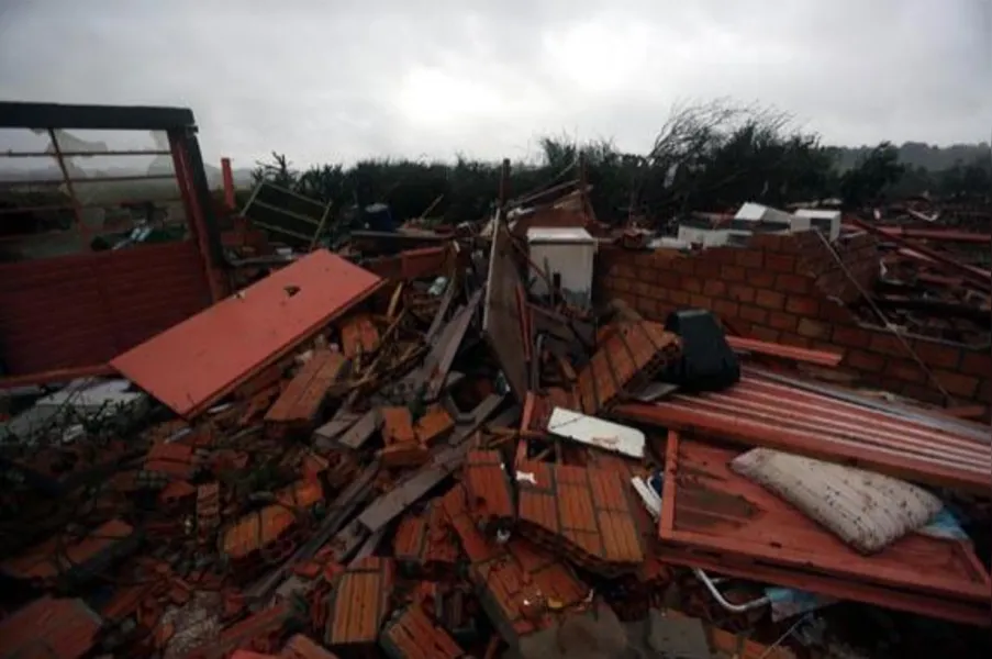 ÁGUAS DE JULHO - Após tornado, enchente amedronta moradores