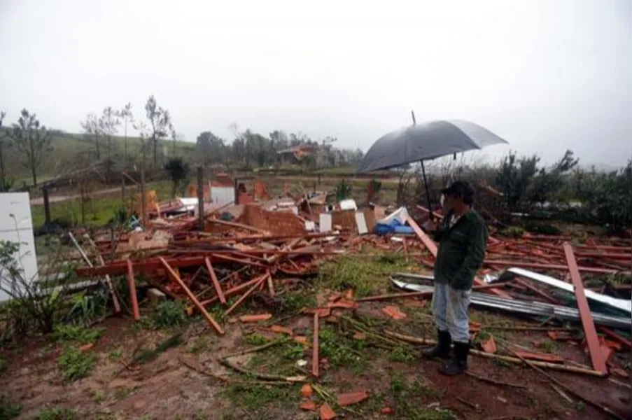 ÁGUAS DE JULHO - Após tornado, enchente amedronta moradores
