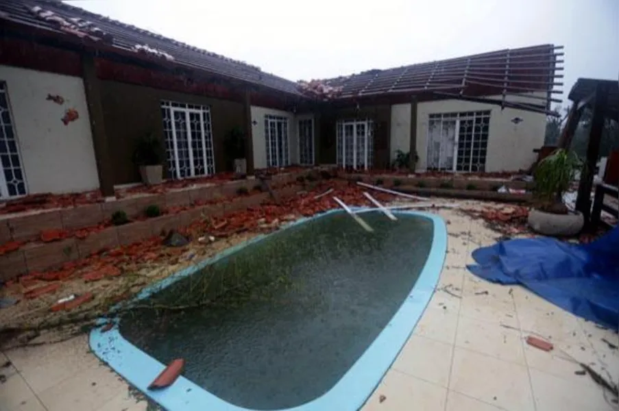 ÁGUAS DE JULHO - Após tornado, enchente amedronta moradores