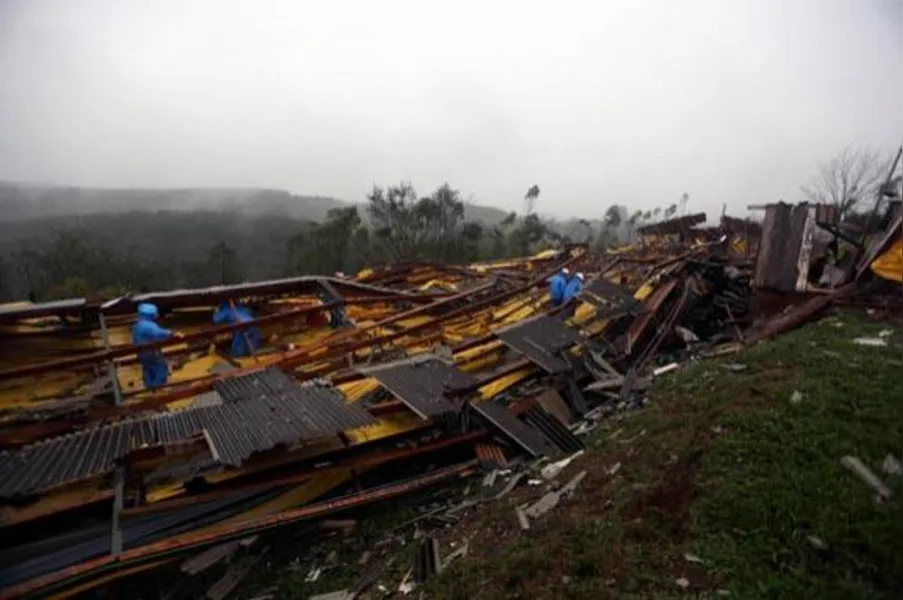 ÁGUAS DE JULHO - Após tornado, enchente amedronta moradores