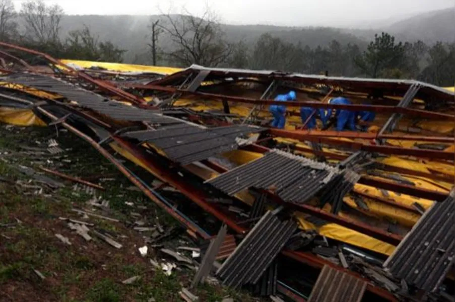 ÁGUAS DE JULHO - Após tornado, enchente amedronta moradores