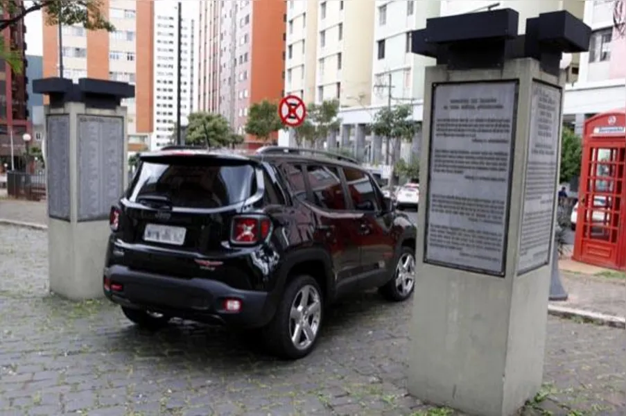 Deixar espaço entre carros reduz vagas de estacionamento