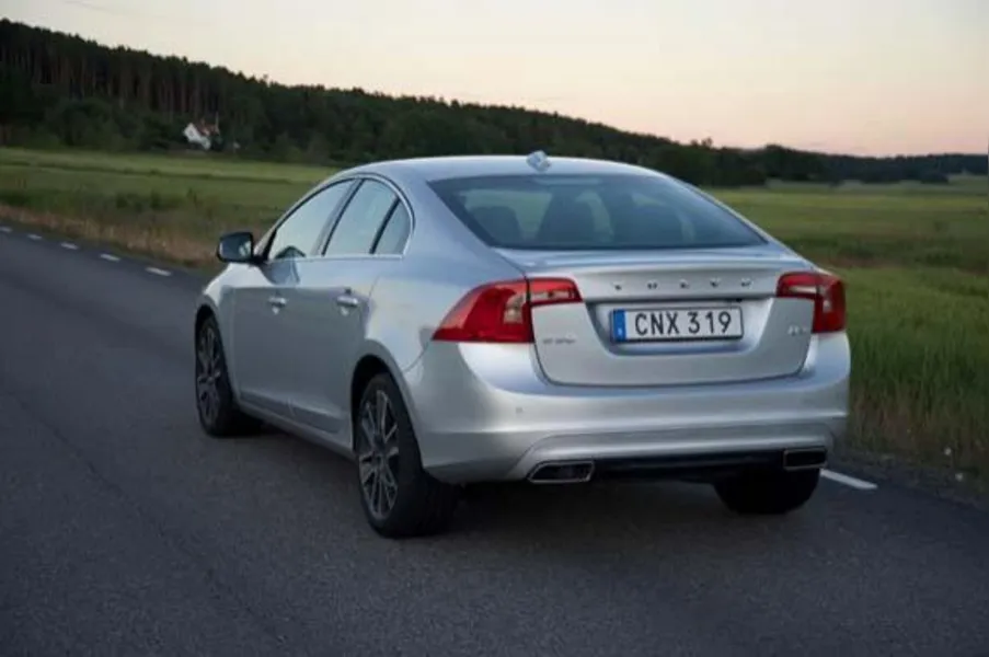 Volvo S60 tem novo motor
