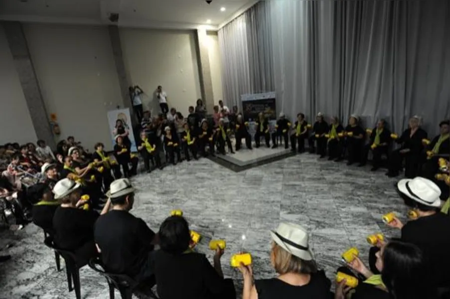 Idosos demonstram habilidades musicais