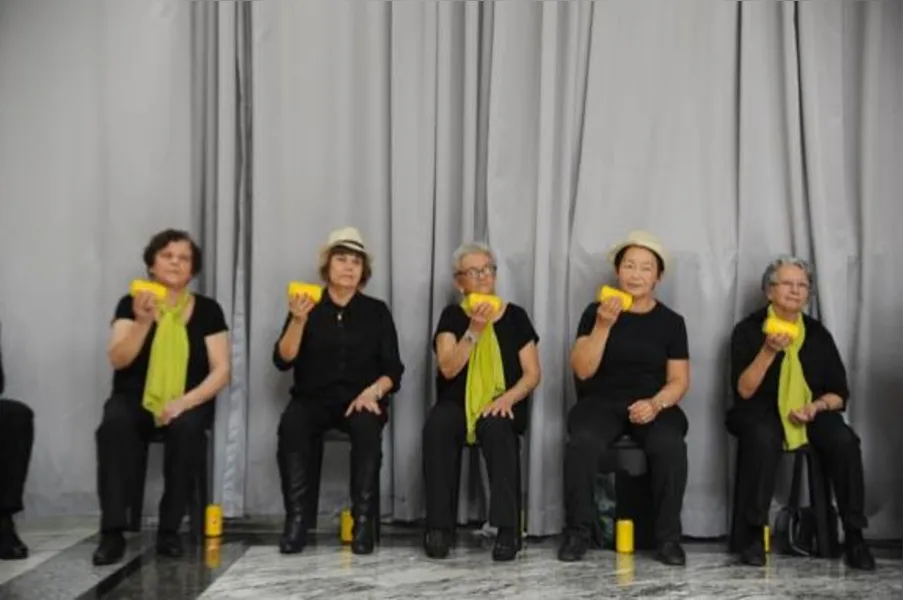 Idosos demonstram habilidades musicais