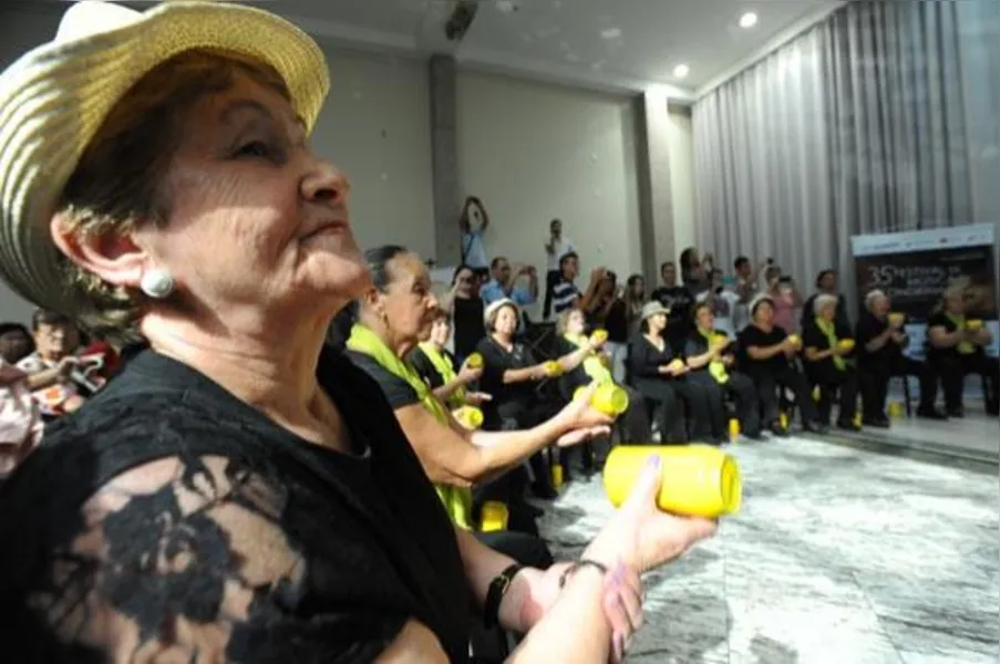 Idosos demonstram habilidades musicais