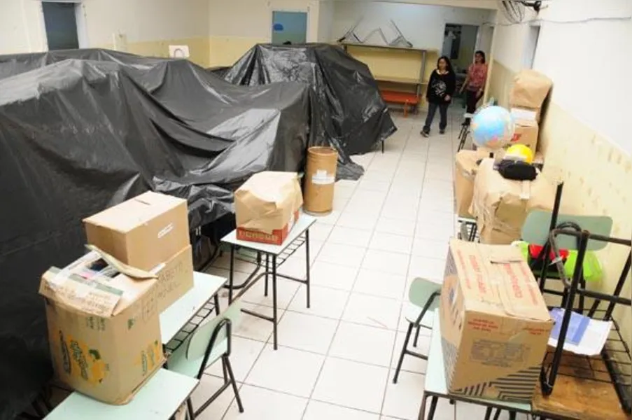 Escola municipal é interditada na volta às aulas