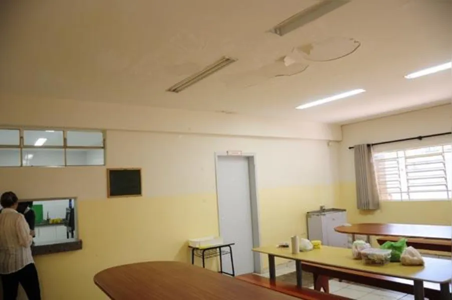 Escola municipal é interditada na volta às aulas