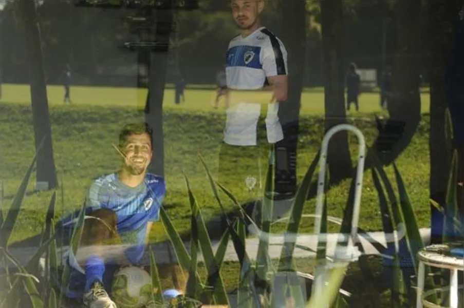 Dirceu troca Londrina por Portugal