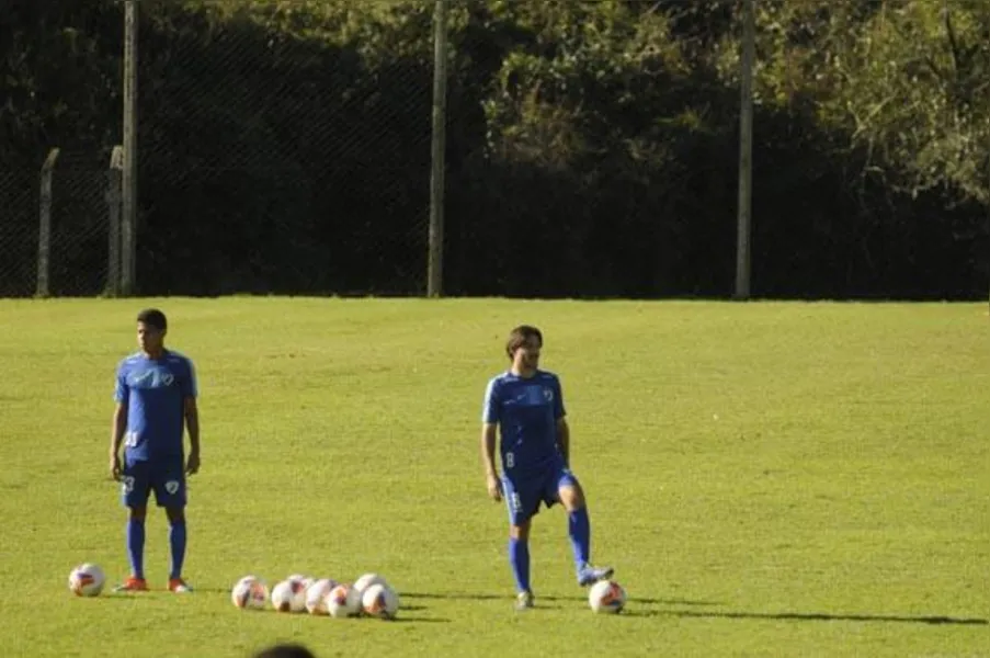 Dirceu troca Londrina por Portugal
