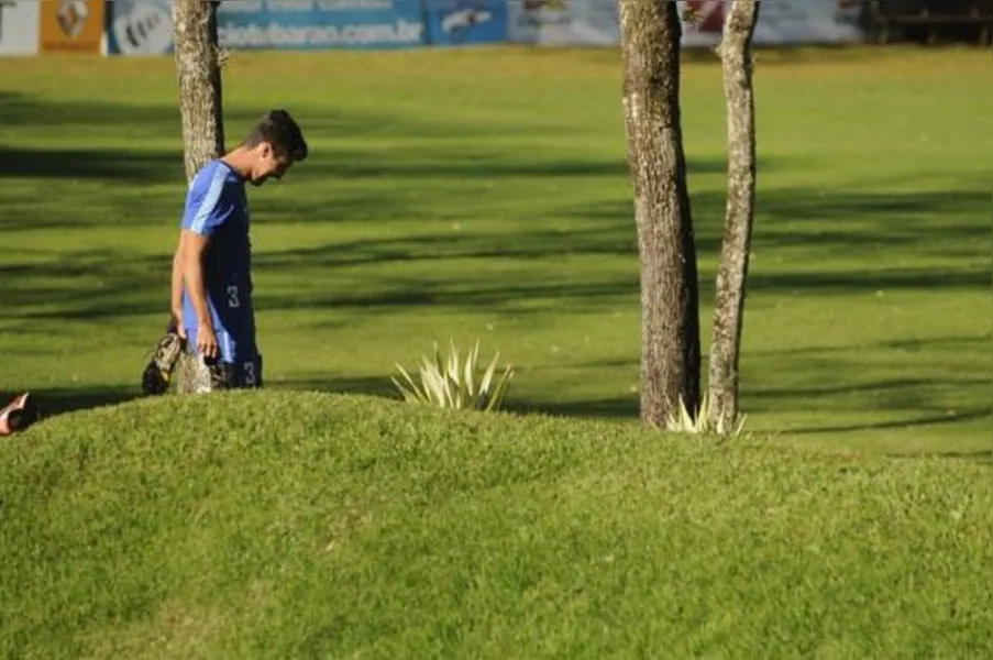 Dirceu troca Londrina por Portugal