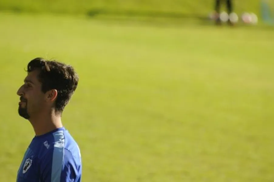 Dirceu troca Londrina por Portugal