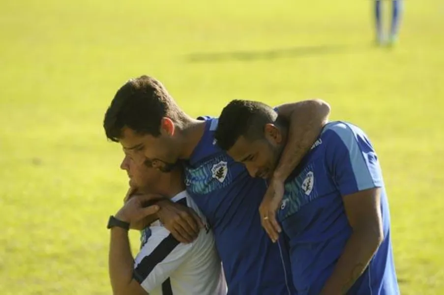 Dirceu troca Londrina por Portugal