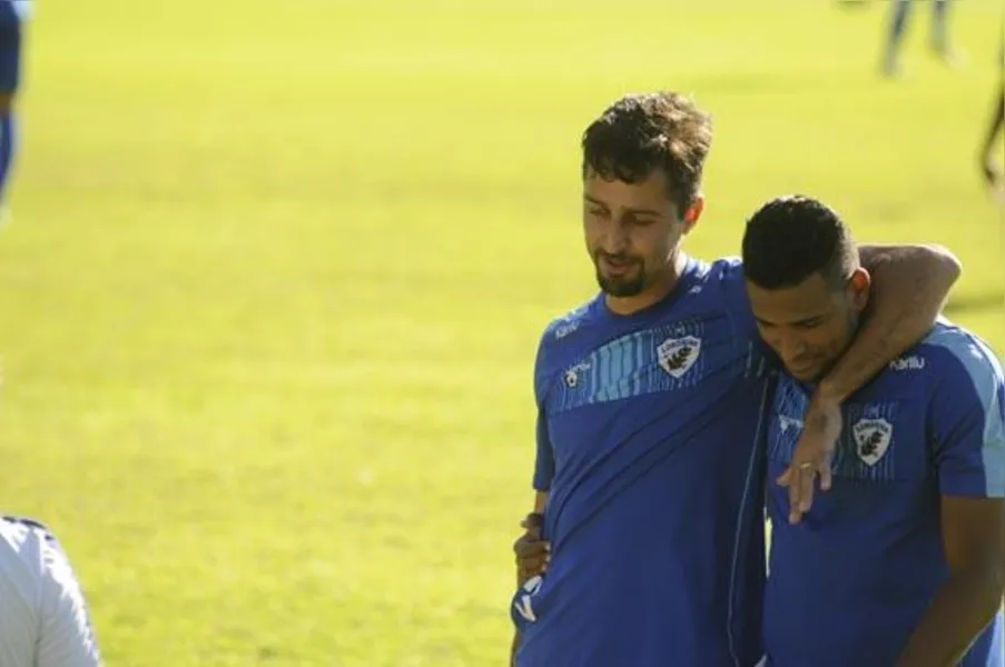 Dirceu troca Londrina por Portugal
