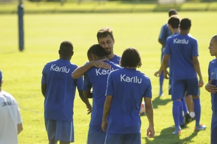 Dirceu troca Londrina por Portugal