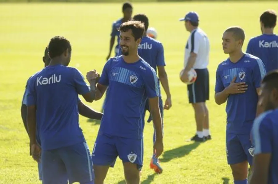 Dirceu troca Londrina por Portugal