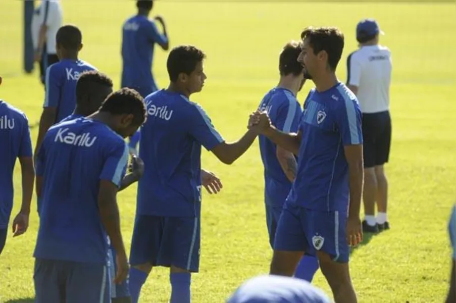 Dirceu troca Londrina por Portugal