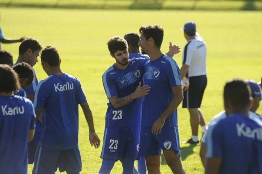 Dirceu troca Londrina por Portugal