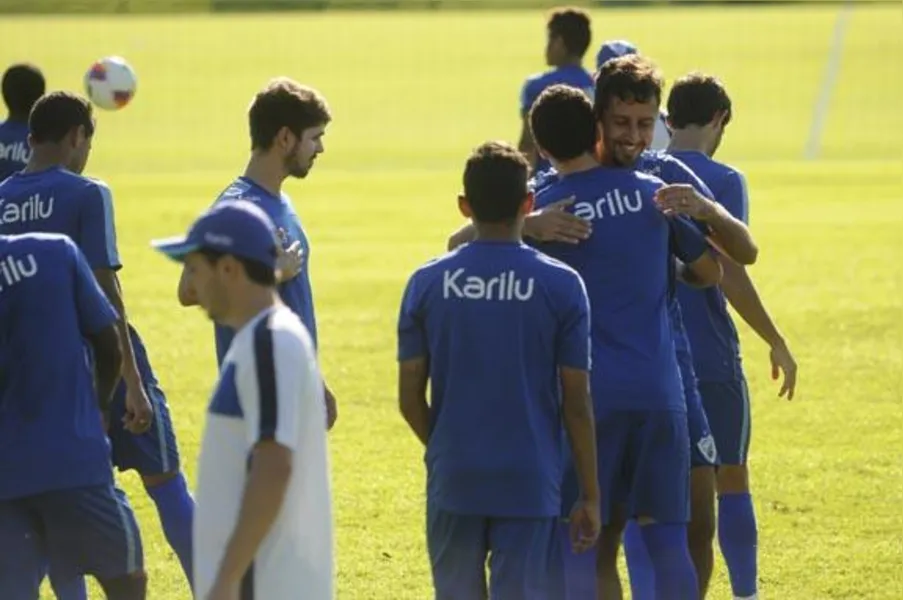 Dirceu troca Londrina por Portugal
