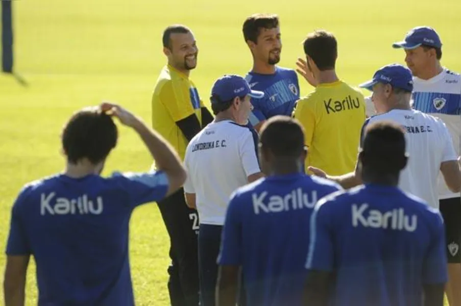 Dirceu troca Londrina por Portugal