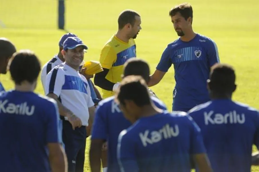 Dirceu troca Londrina por Portugal