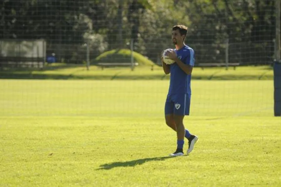 Dirceu troca Londrina por Portugal