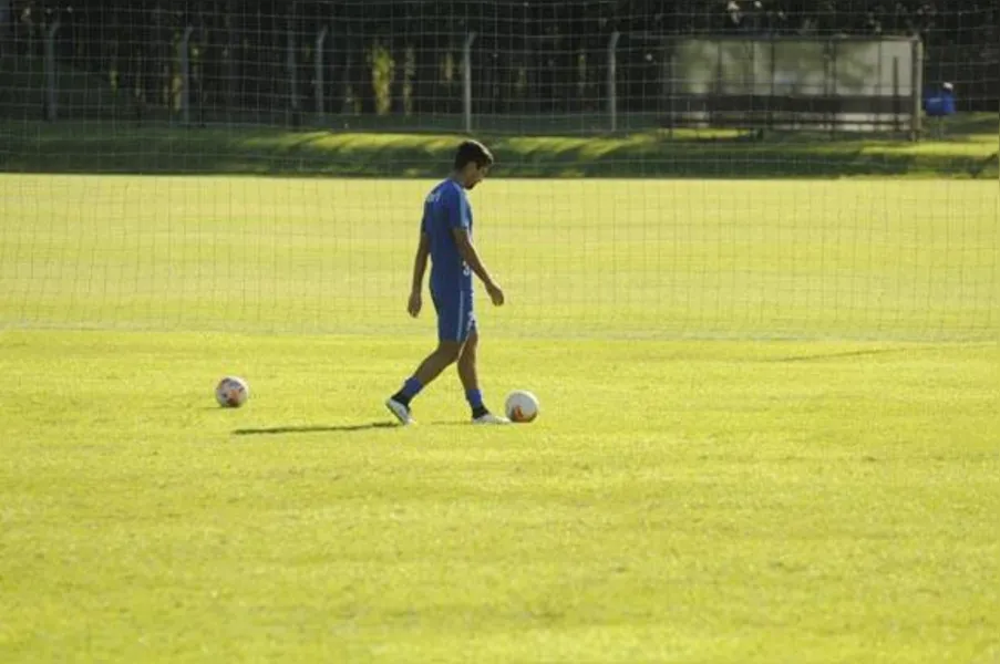 Dirceu troca Londrina por Portugal
