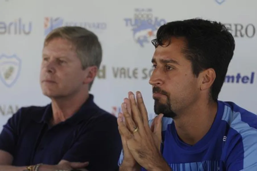 Dirceu troca Londrina por Portugal