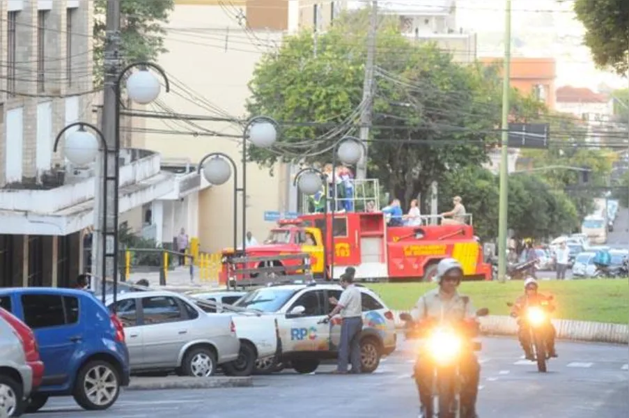 Campeãs no Pan, ginastas são recebidas com festa