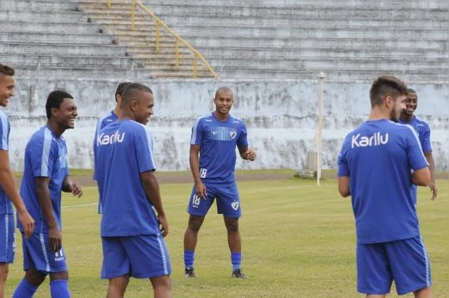 LEC busca vitória em reencontro com torcida