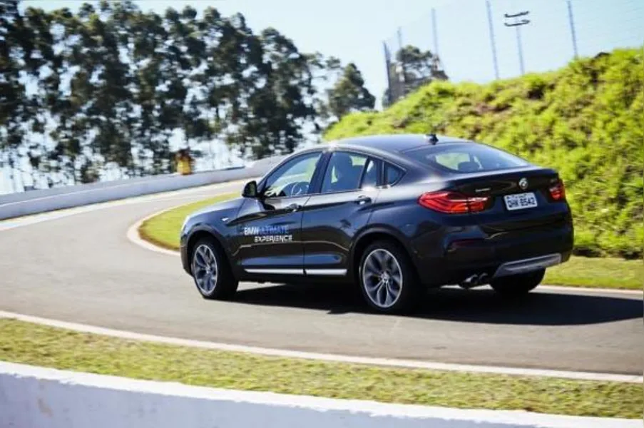 Autódromo vira pista de teste para fãs de BMW