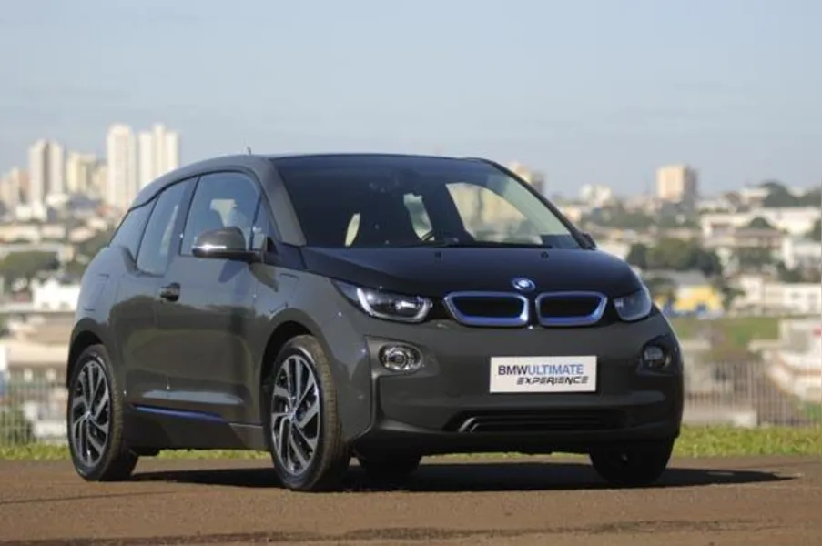 Autódromo vira pista de teste para fãs de BMW
