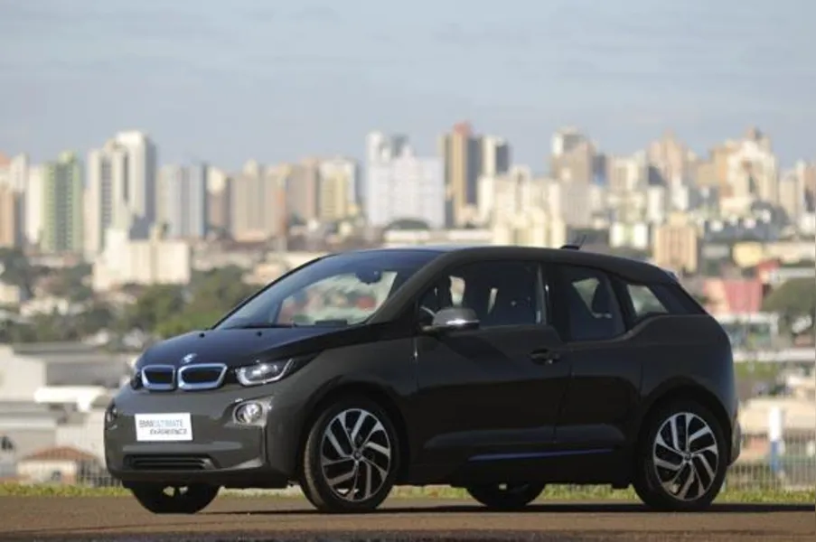 Autódromo vira pista de teste para fãs de BMW