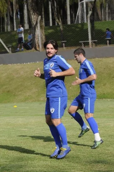 Jogadores do LEC pregam paciência para vencer no Café
