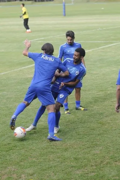 Jogadores do LEC pregam paciência para vencer no Café