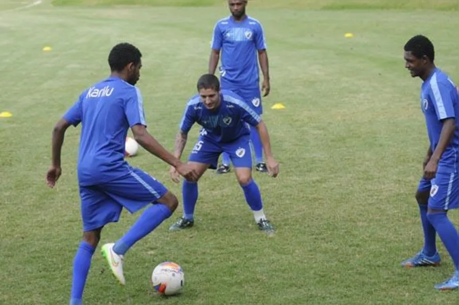 Jogadores do LEC pregam paciência para vencer no Café