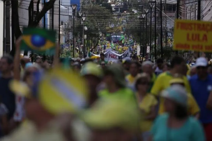 Em Londrina, 20 mil pedem impeachment de Dilma; veja vídeo e fotos