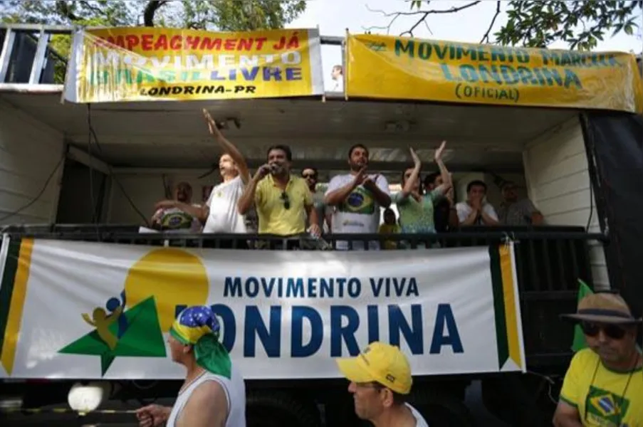 Em Londrina, 20 mil pedem impeachment de Dilma; veja vídeo e fotos