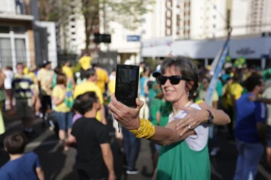 Em Londrina, 20 mil pedem impeachment de Dilma; veja vídeo e fotos